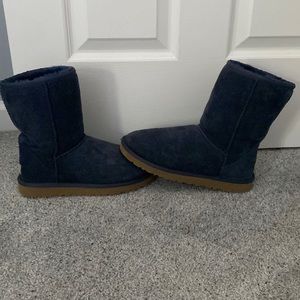 Women’s navy blue Ugg boots great condition barely worn size 7